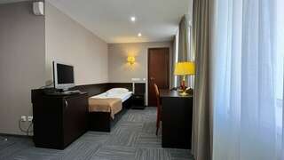 Гостиница ДерябинЪ Ижевск Двухместный номер с 2 отдельными кроватями и общим туалетом-9