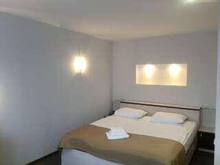 Гостиница ДерябинЪ Ижевск Двухместный номер с 2 отдельными кроватями и общим туалетом-15