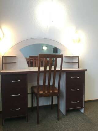 Гостиница ДерябинЪ Ижевск Двухместный номер с 2 отдельными кроватями и общим туалетом-11