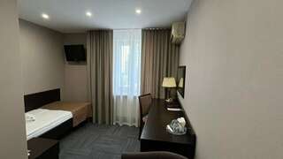 Гостиница ДерябинЪ Ижевск Двухместный номер с 2 отдельными кроватями и общим туалетом-1