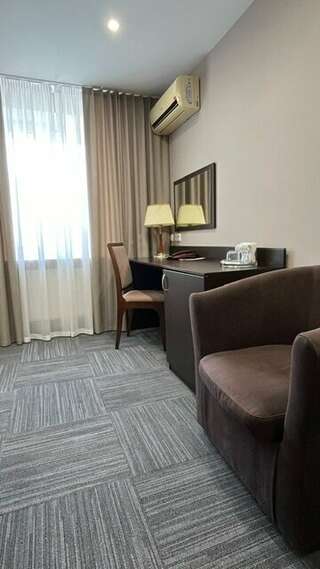 Гостиница ДерябинЪ Ижевск Двухместный номер с 2 отдельными кроватями и общим туалетом-5